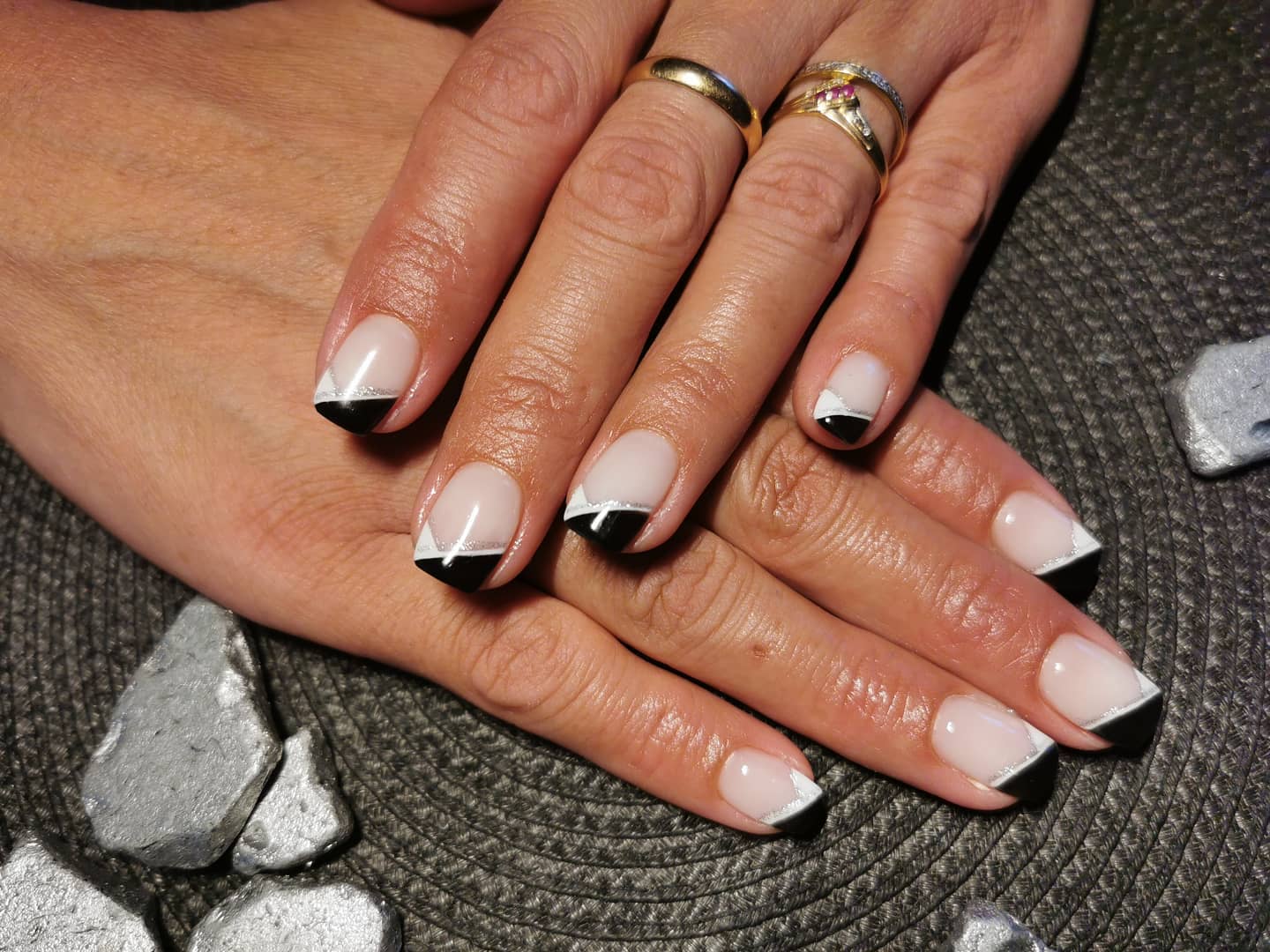 Ongle French Noir Et Blanche