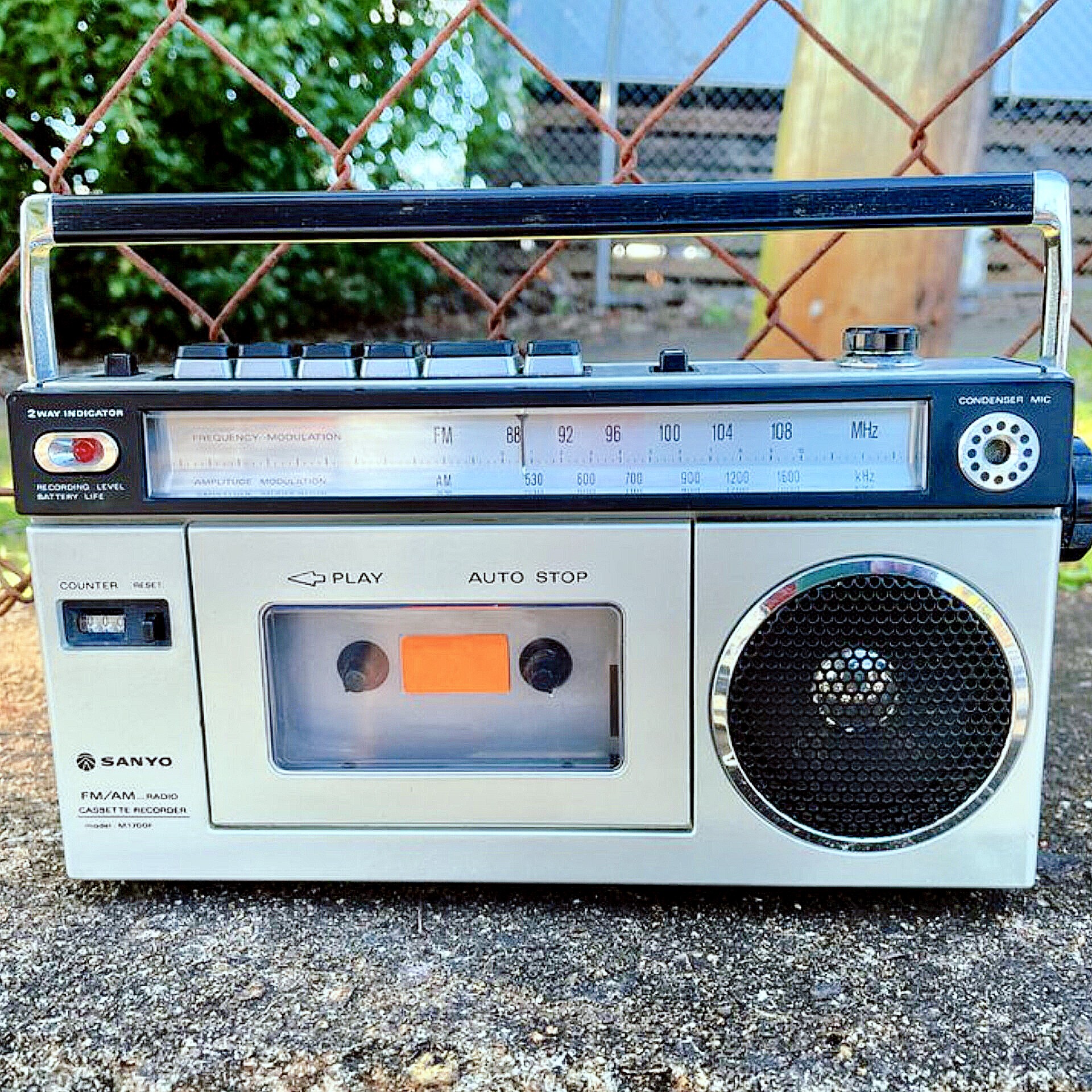 Cassette player sanyo online SANYO WALKMAN SPT1000 AM FM PORTABLE CASSETTE PLAYER