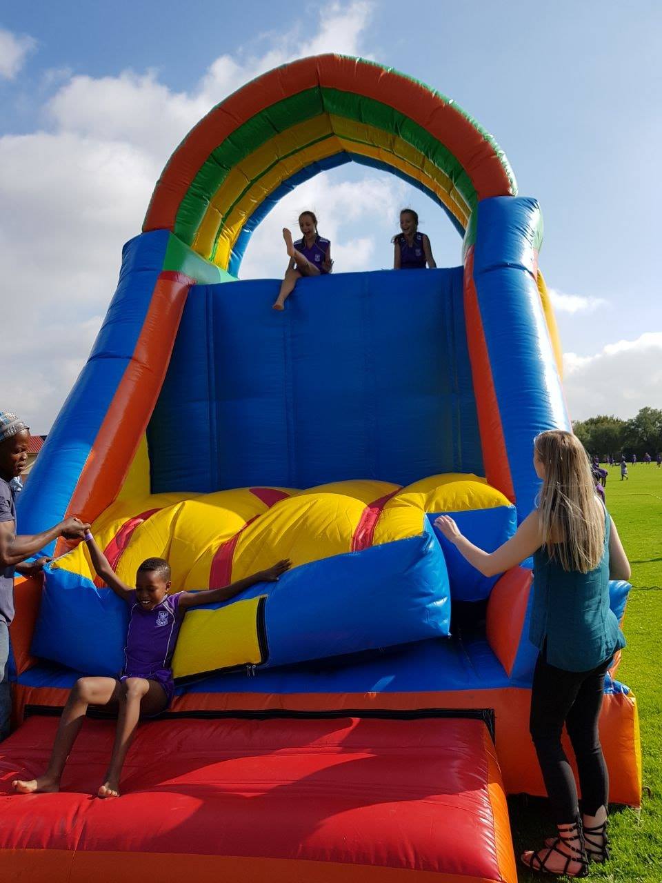 Mobile inflatable obstacle colour rush