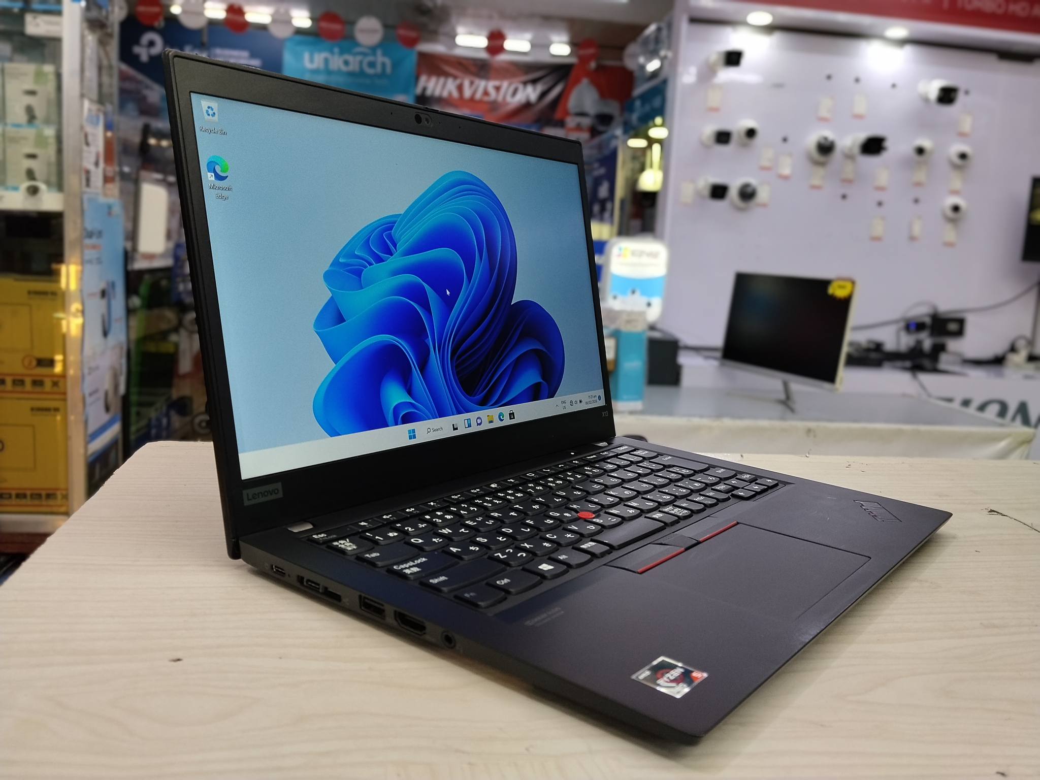 Lenovo Thinkpad X13 Gen 1 AMD Ryzen 5 Pro 4650U with Radeon 