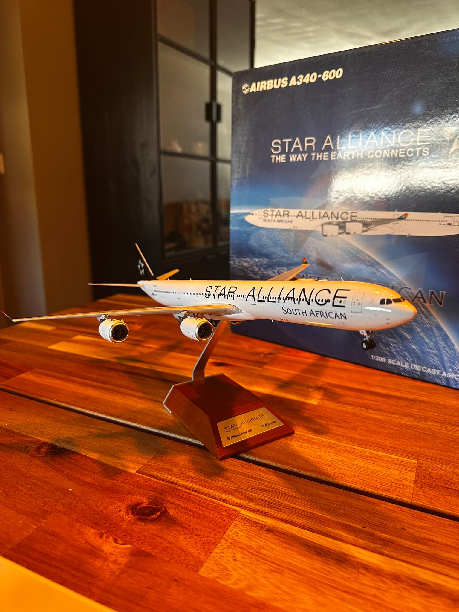 Aviation Elegance in 1:200 Scale ⚡ The Hogan Lufthansa Airbus