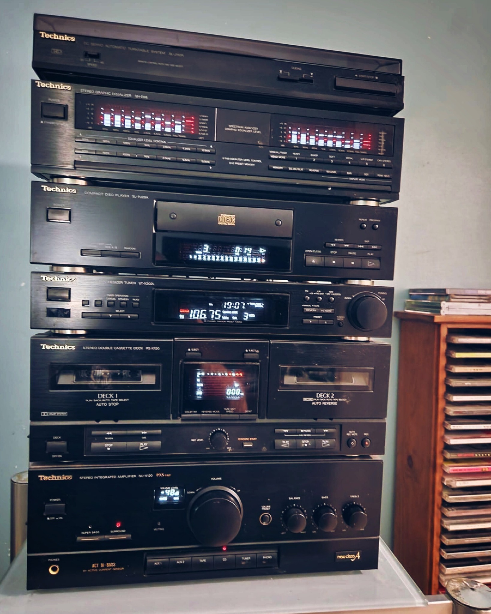 Vintage 1974 Technics SU-7700 and ST-7300 stereo hi-fi