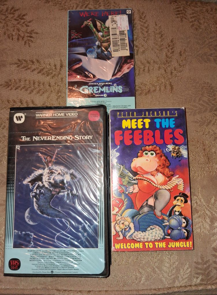 Managed to grab a 1993 Wide Screen VHS to add to my Gremlins