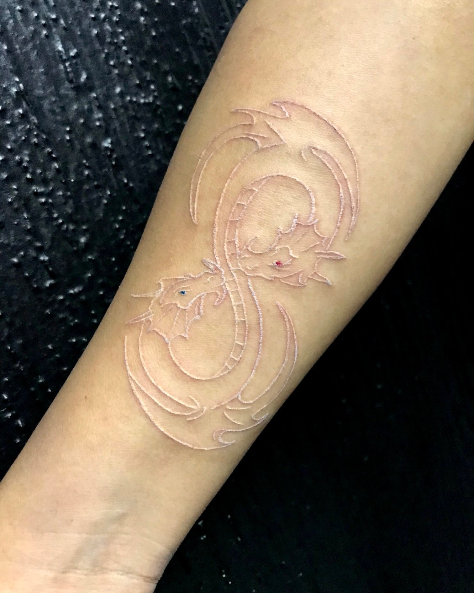 Red Riot Ink - #dragon #whiteinktattoo El diseño del... | Facebook