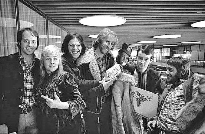 Fairport Convention and Richard and Linda on 45.