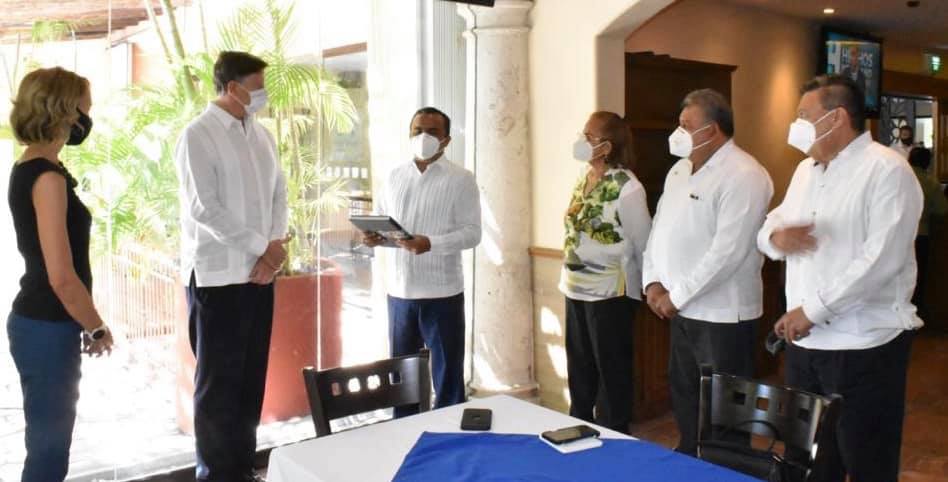 El Embajador Landau está de visita... - U.S. Consulate Merida | Facebook
