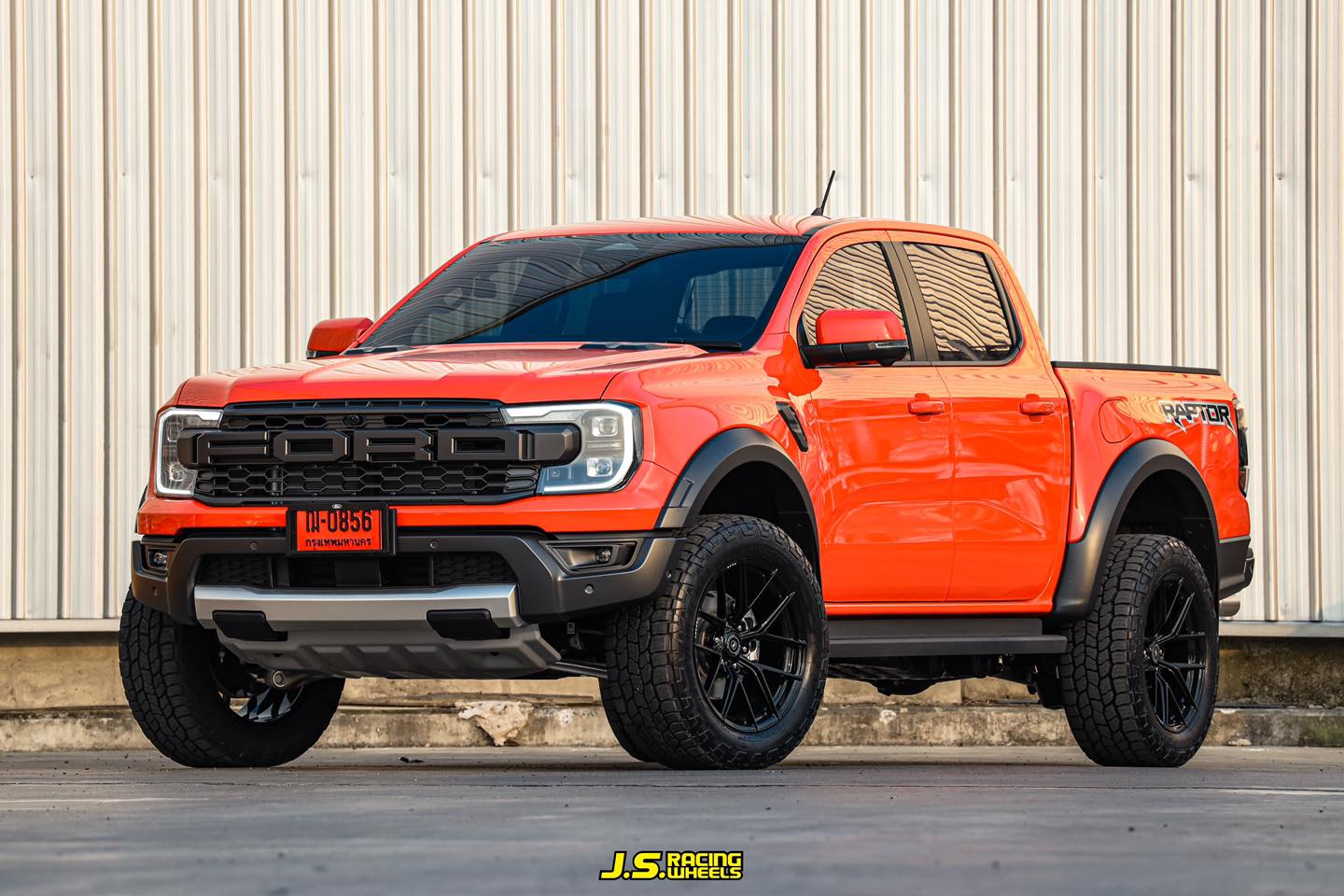 FORD RAPTOR >> ล้อ Raceforged RX03 >> สี ดำเงา gloss black >> 20x9.5 ...