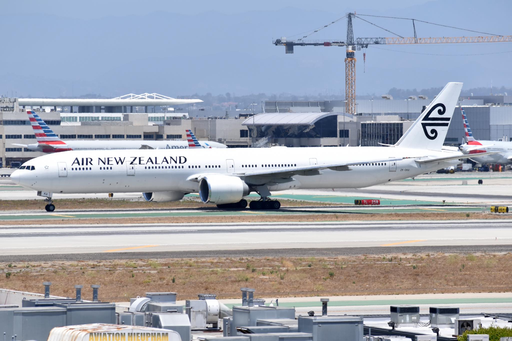 All White Air New Zealand ZK-OKU B777 vacated RWY 25L KLAX from