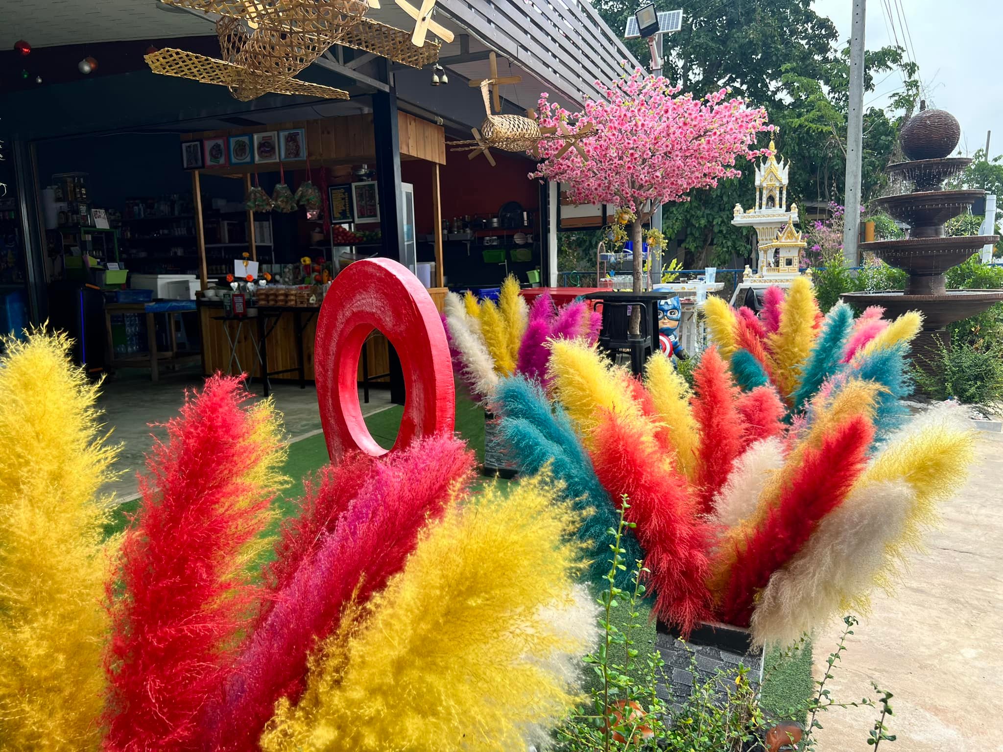 Charet August - ร้านเล็กๆในชุมชนหุบเขาป่าดงดิบแต่กระแสตอบรั...