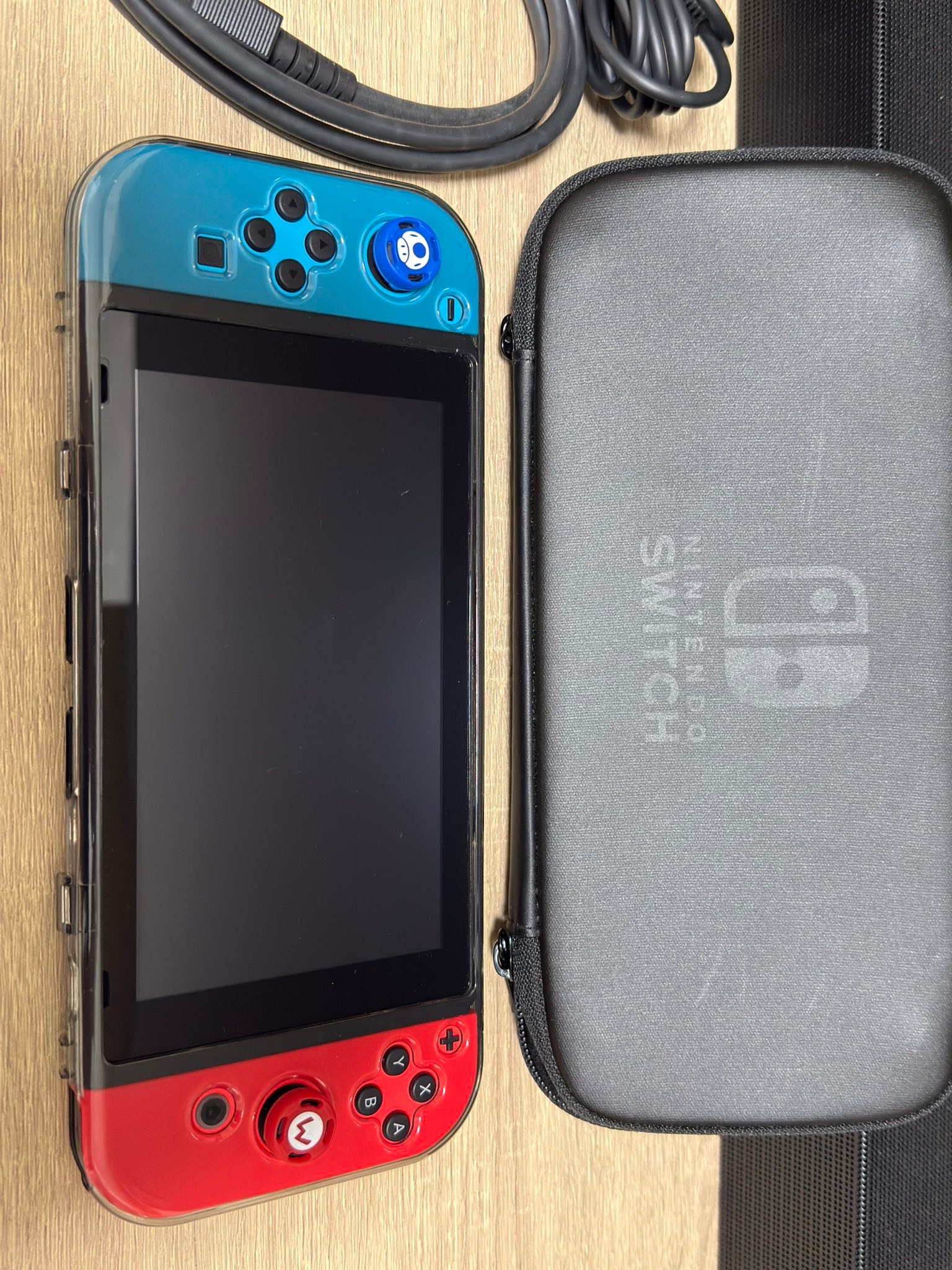 出售文Nintendo Switch 日版一代商品描述： 9成新極少玩，正常使用痕跡