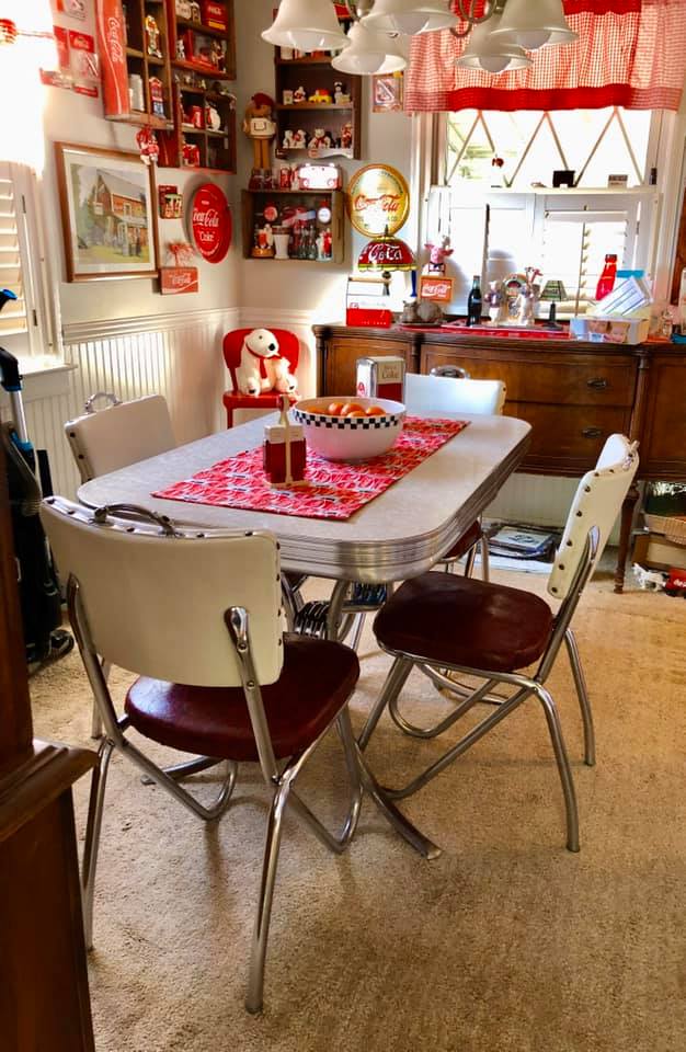 If you didnt have this dinette set, you know someone who did (with