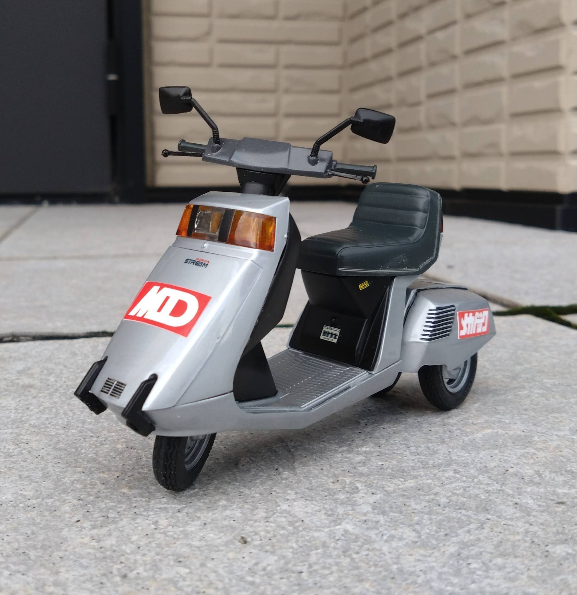 アオシマ1/12 ホンダ ストリーム 「よろしくメカドック」社用車