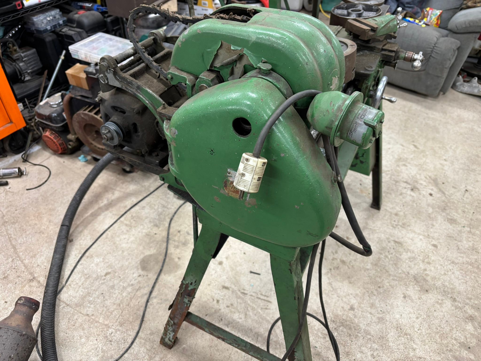 What is the vintage and model number of the Atlas lathe?