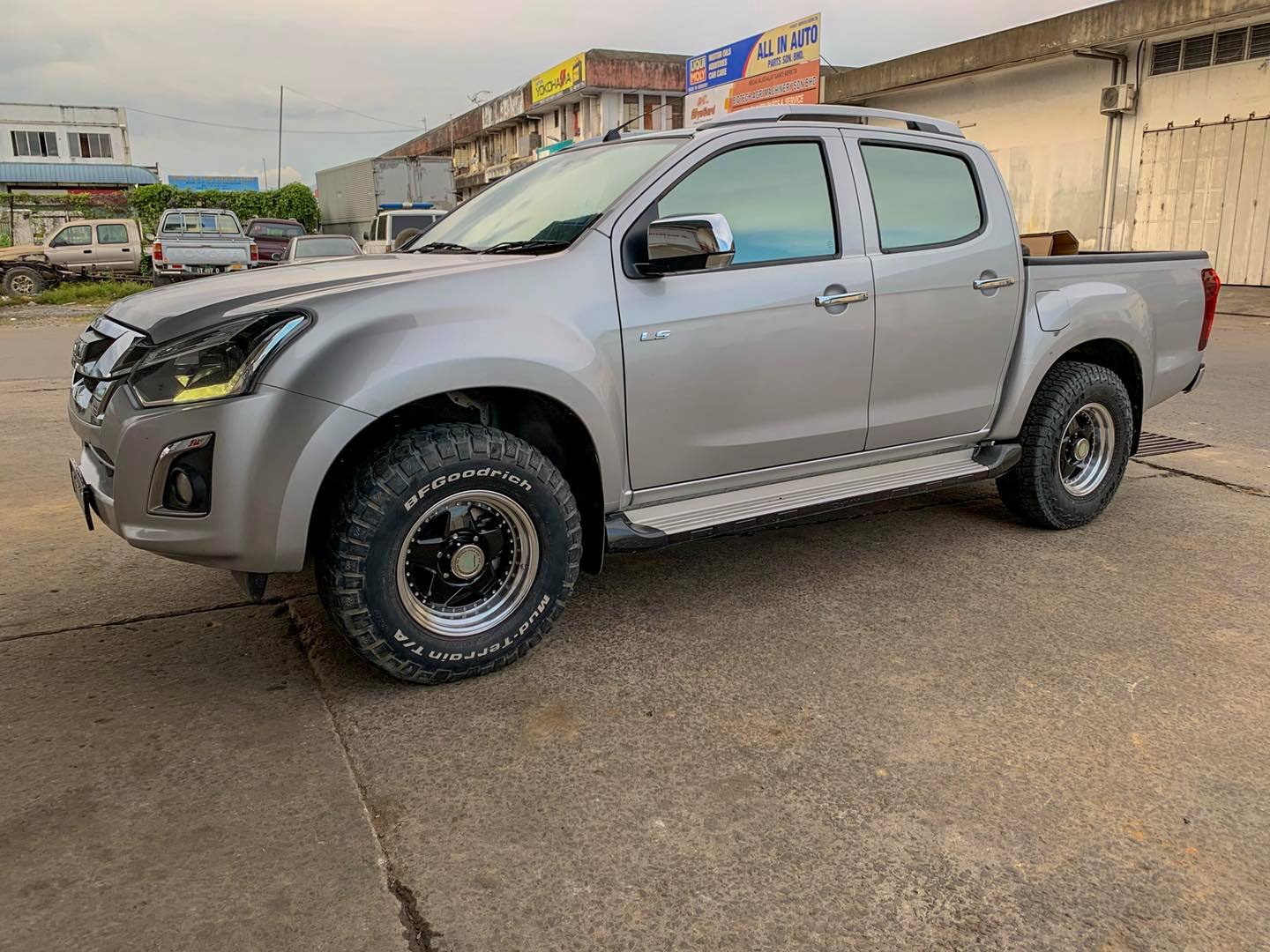 All new Dmax... - Zheng Seng Tyres S/B & Univilla Tyres S/B
