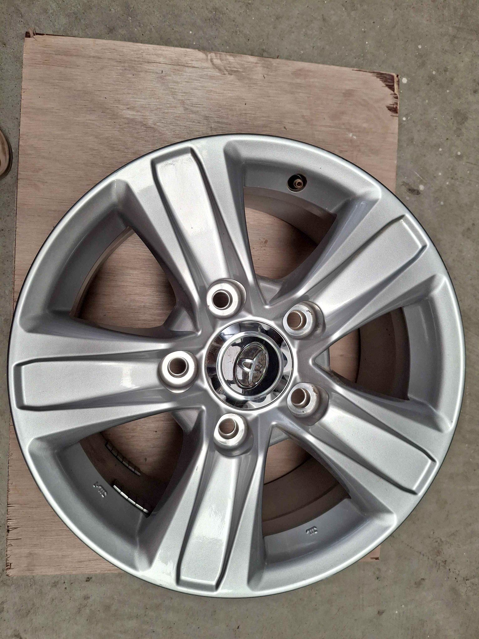 Landcruiser Rims. GXL 200 Series 16