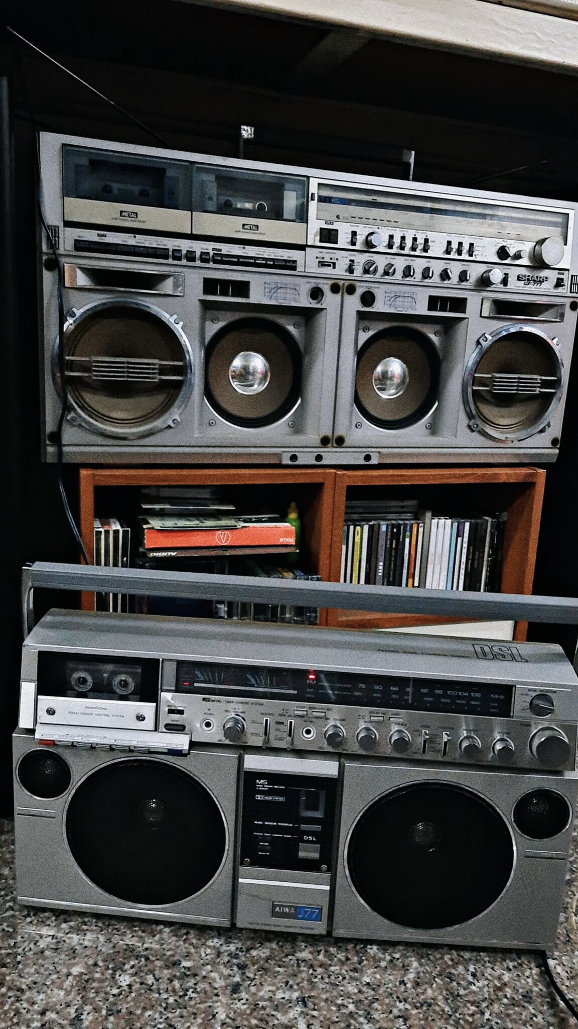 Sharp GF-777 Aiwa CS-J77 80s Vintage boomboxes