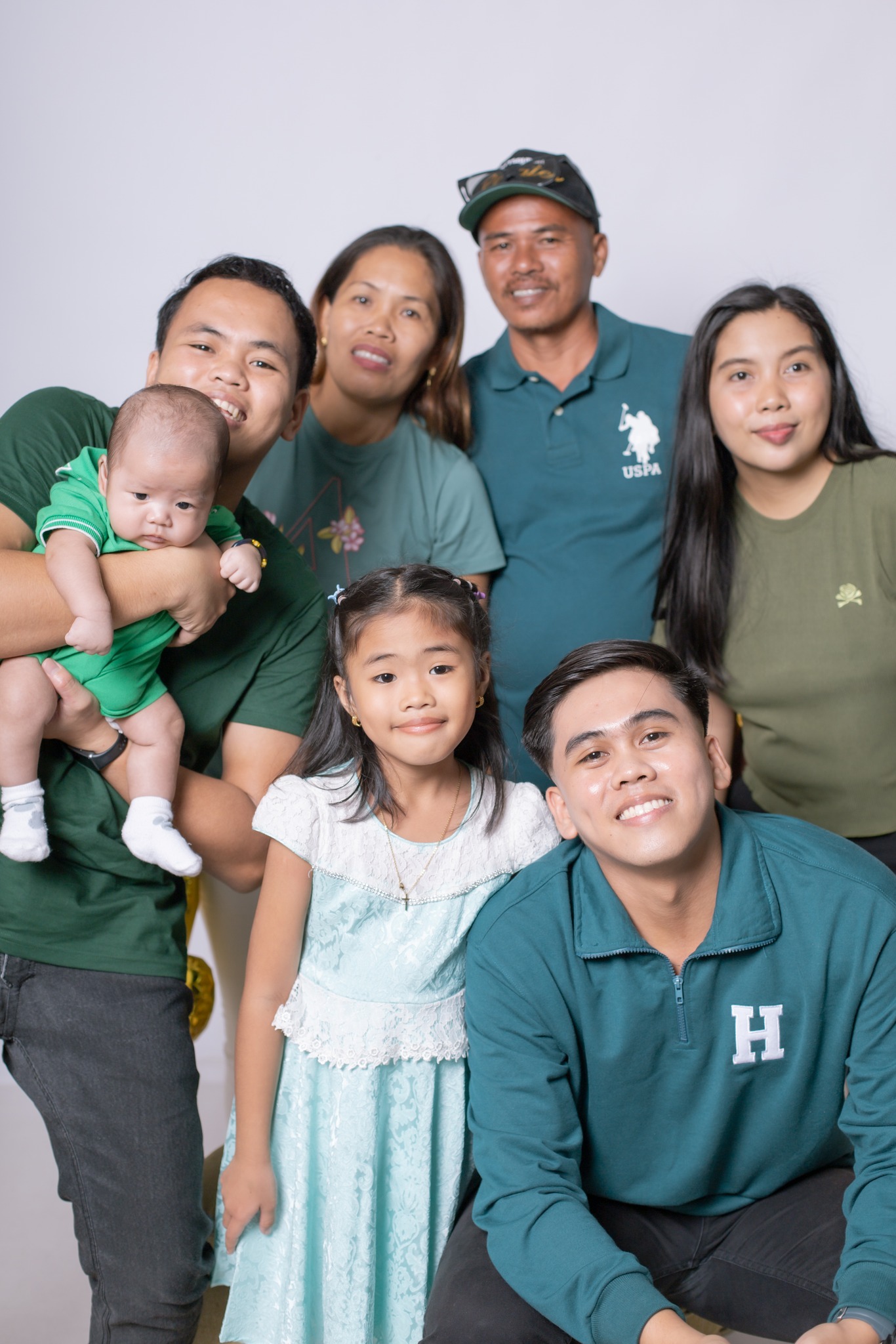 Looking for an... - Uclick Self-Portrait Studio - Cebu City