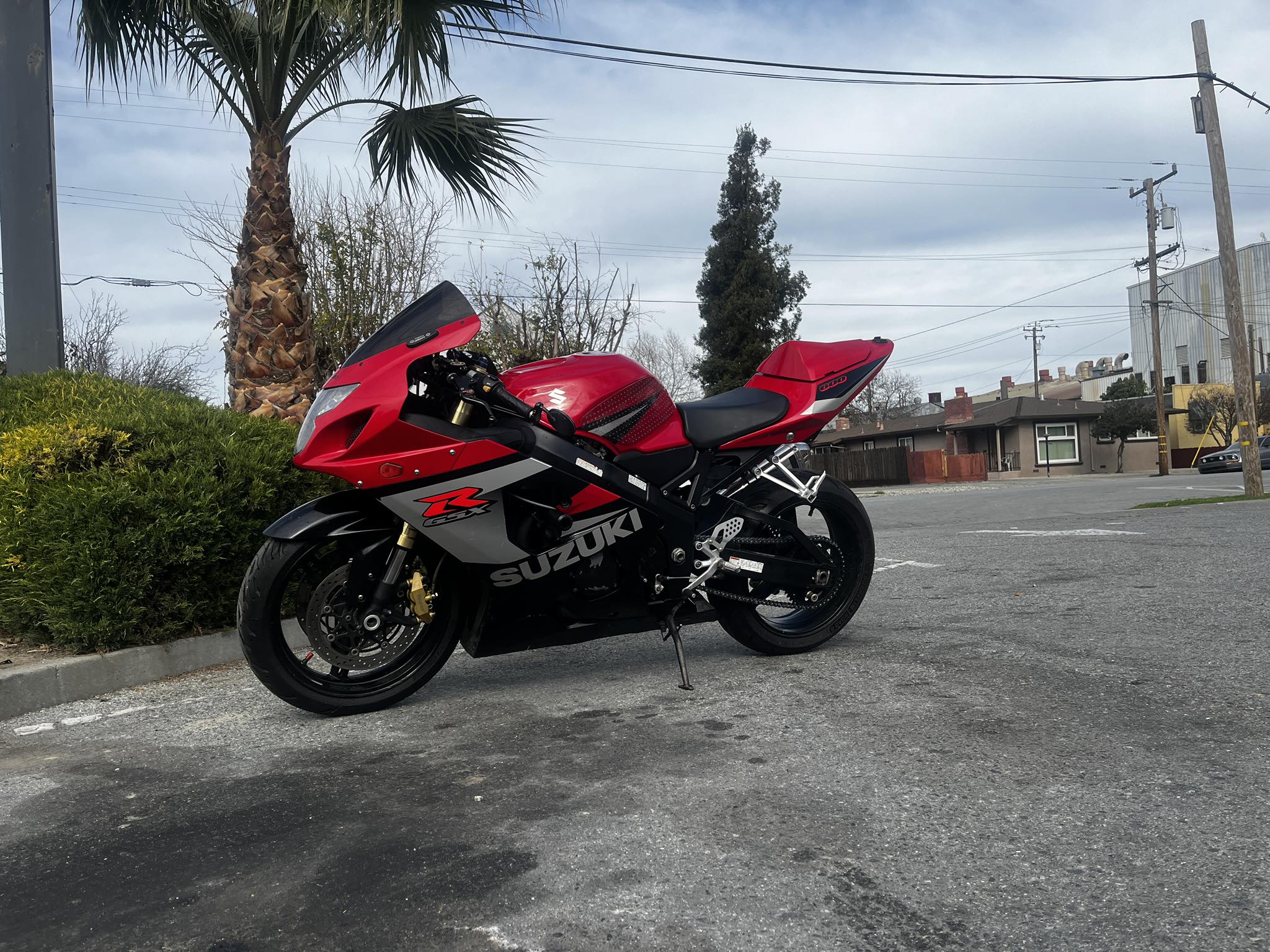 2005 GSXR600 with a new 2004 GSXR1000 engine