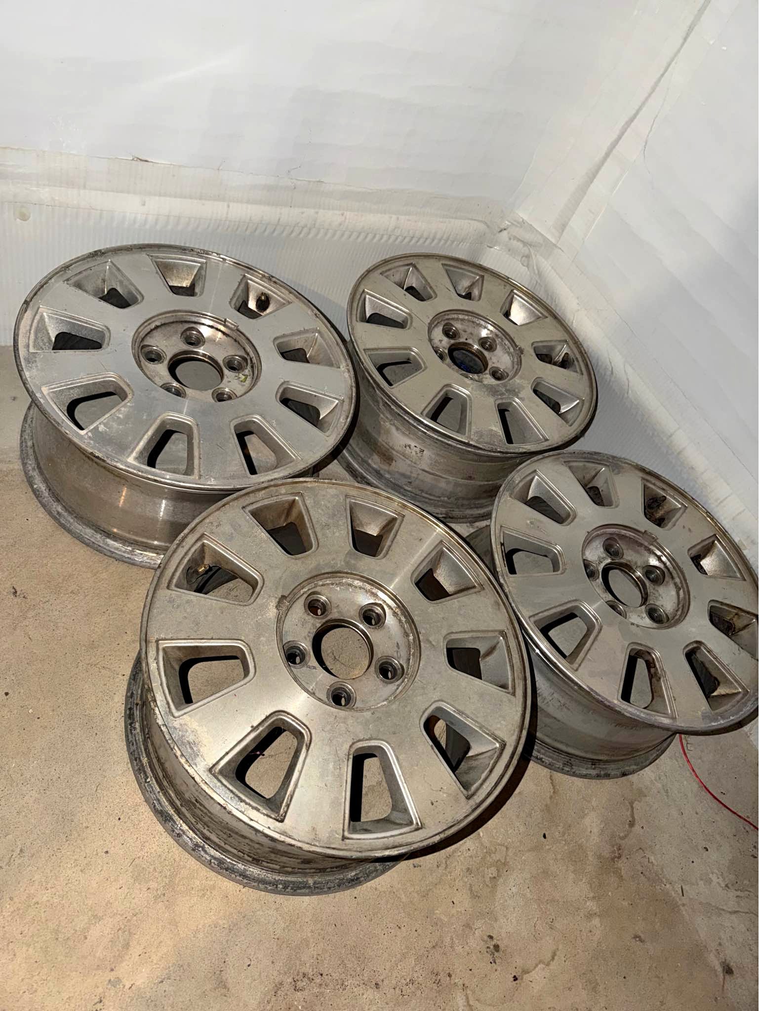 Crown Victoria/ Grand Marquis 16 inch rims - Car Wheels, Tires & Parts ...