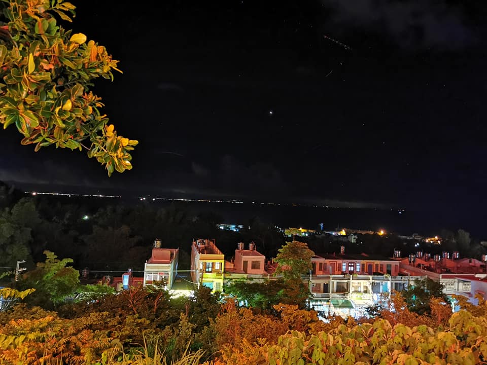 手機拍夜景 隨手拍這樣算很不錯了 小琉球7 Smile 民宿b B Facebook