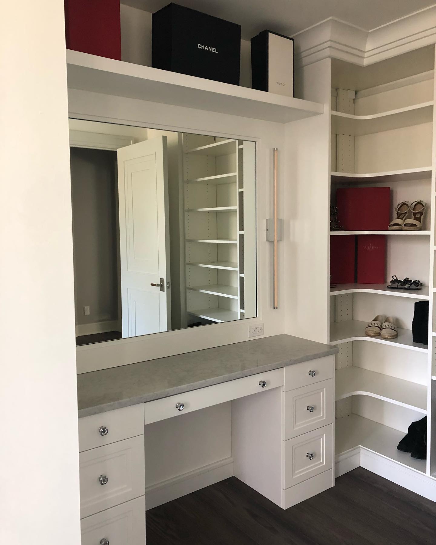 A perfect space to sit and do your... - Closets by Karen