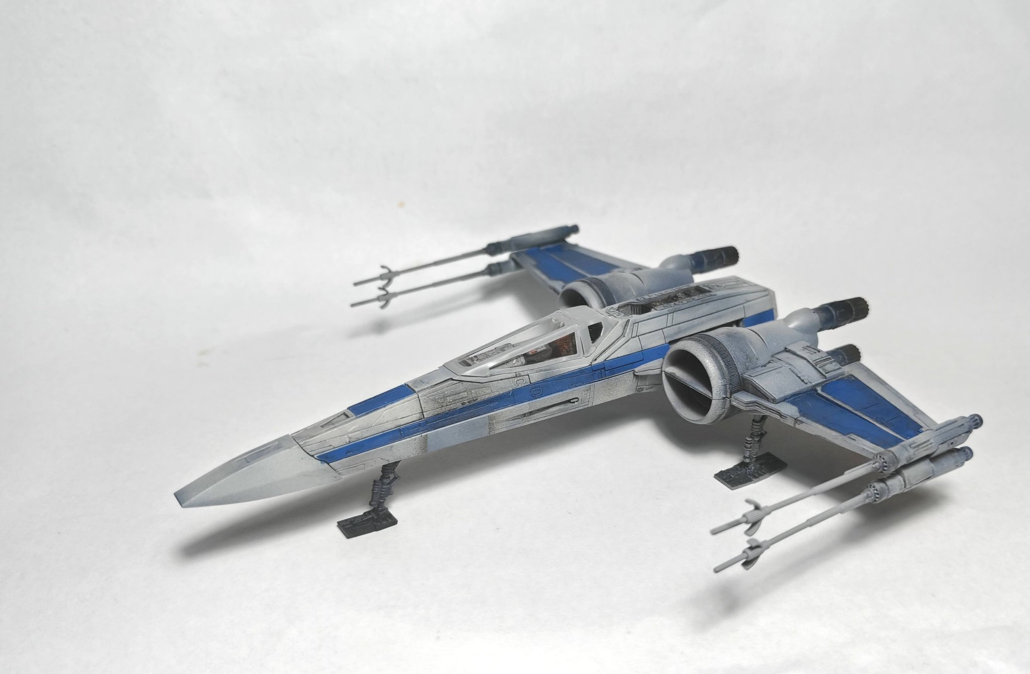 Incom T-70 Resistance X-Wing Bandai 1:72nd