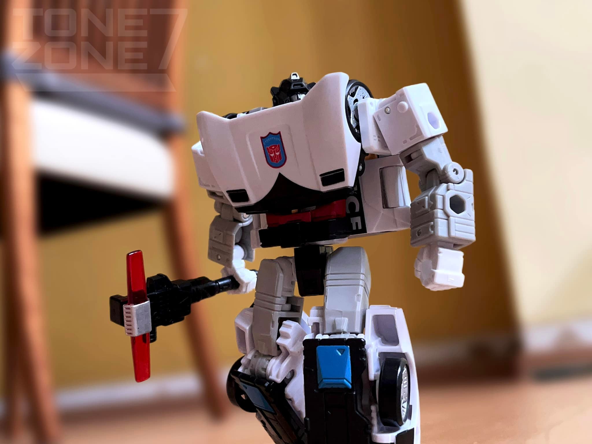 Diaclone figures feel cooler than G1 counterparts display picture 1