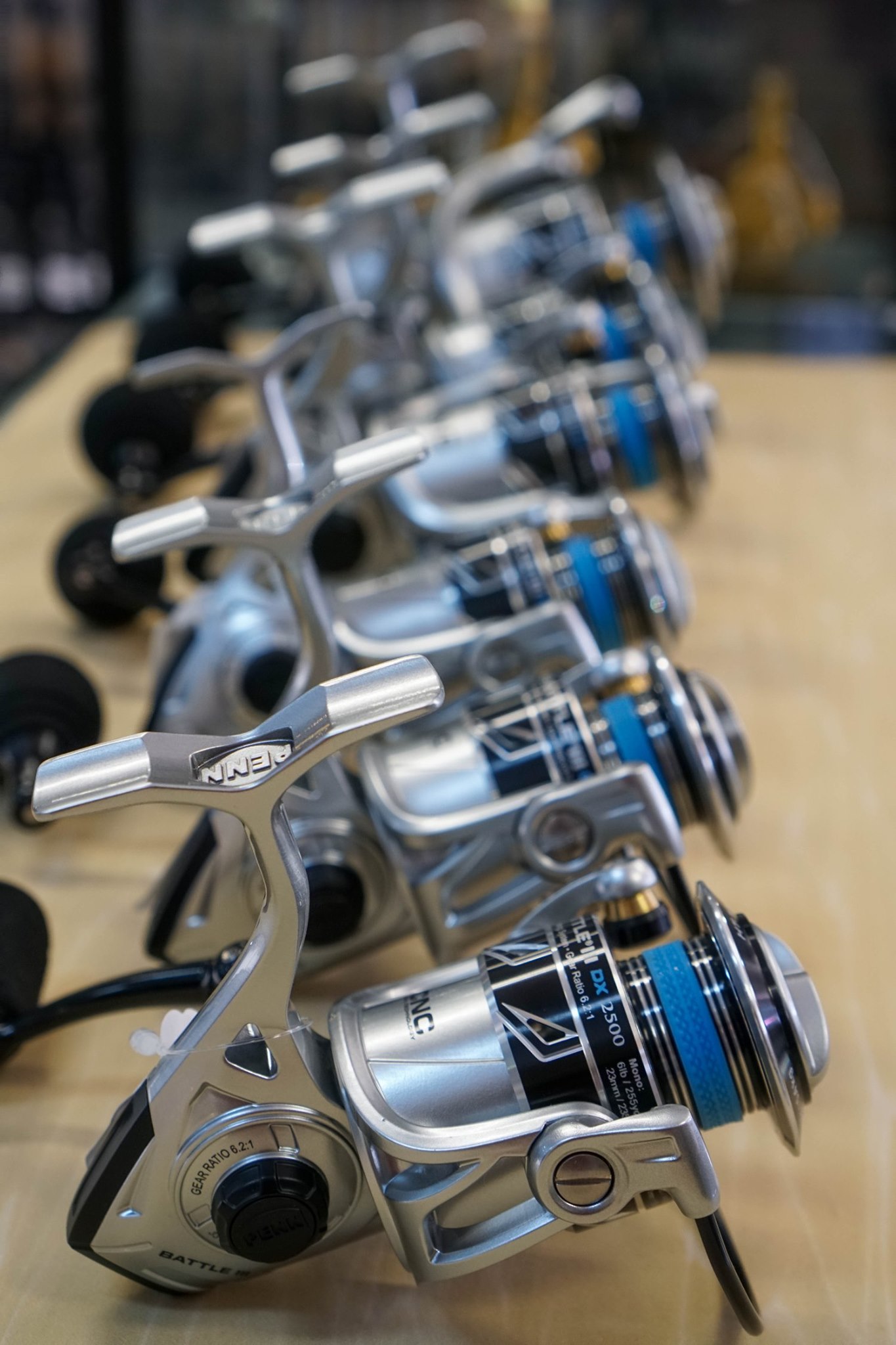 penn battle iii dx spinning reel stores BTLIV2500DX IV Penn Battle III DX Spinning Reels are built tough to withstand whatever the saltwater angler puts these reels through PENN Battle III DX Corrosion-Resistant