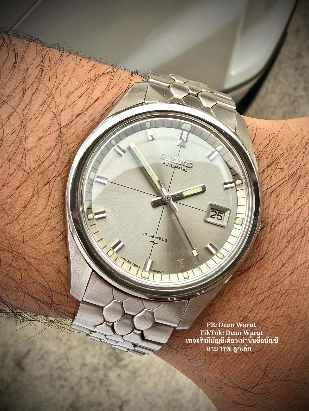 Seiko DX Automatic watch, model 6106-5470, is a vintage piece from