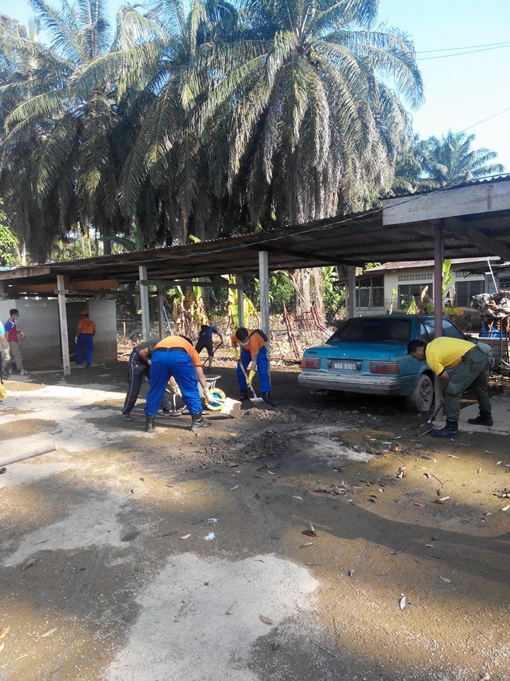 17 1 2015 Antara Aktiviti Misi Ke 2 Bantuan Kemanusiaan Pasca Banjir Di Politeknik Merlimau Misi Bantuan Kemanusiaan Bencana Alam Facebook