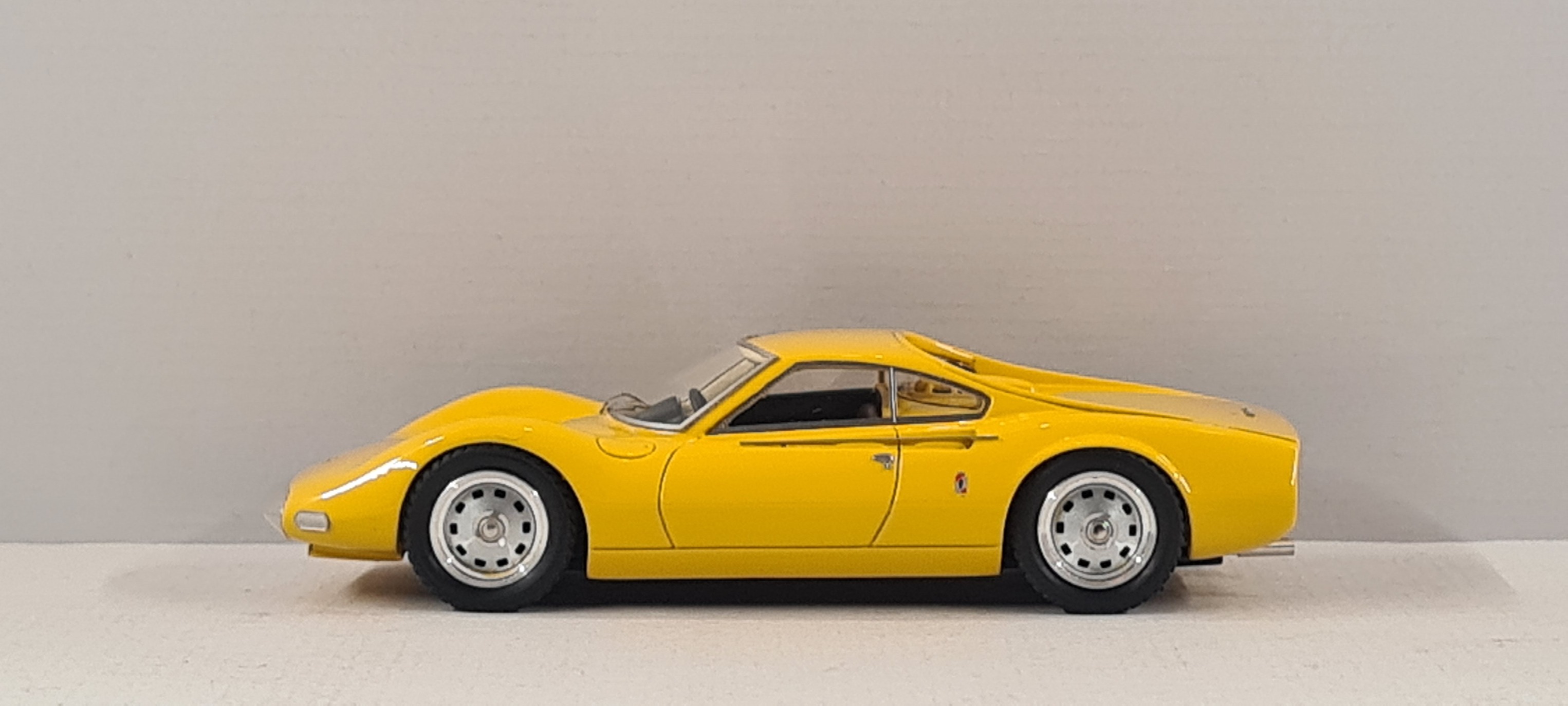 P R E O R D E R N O W Fiat Dino Coupé 2000 1967 in 1.18 scale