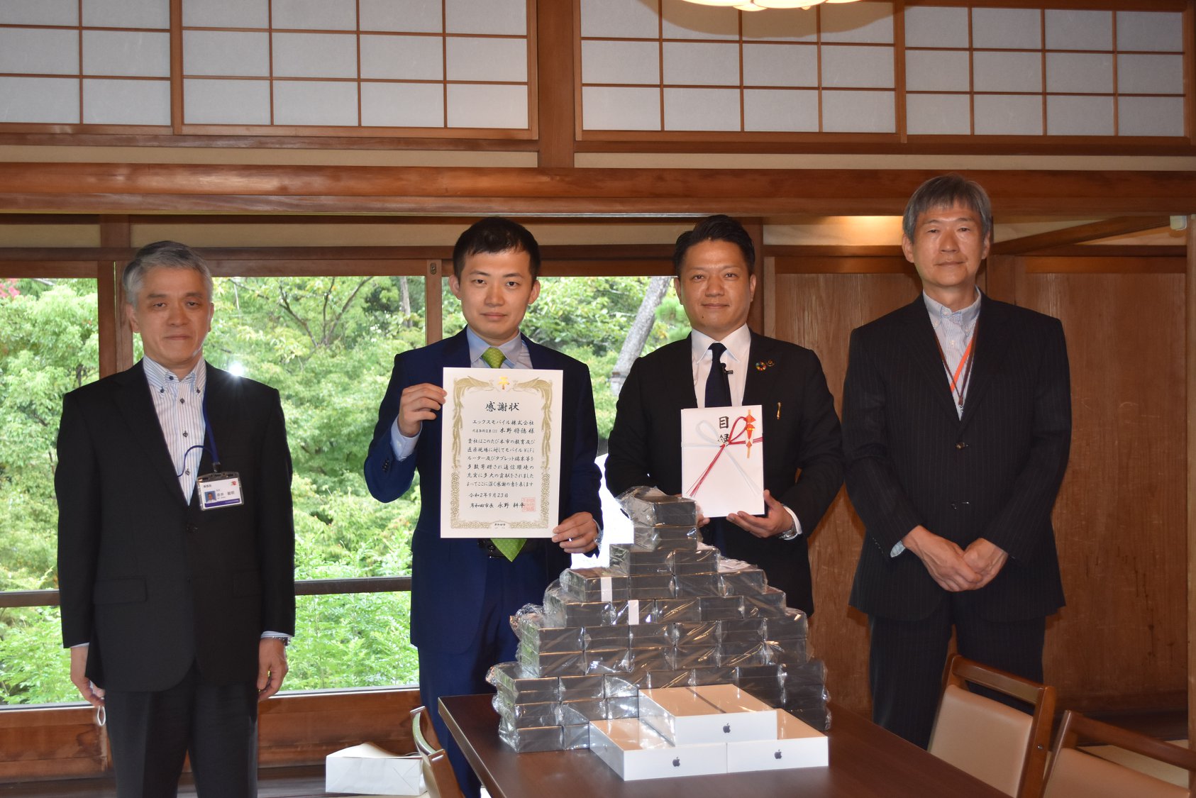 岸和田市役所 エックスモバイル株式会社よりwi Fiルーター端末とタブレット端末 ルーター通信費1年間分をご寄附い Facebook
