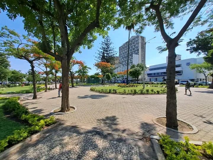 Livenews48 - Praça 25 de Junho na baixa da cidade de... | Facebook