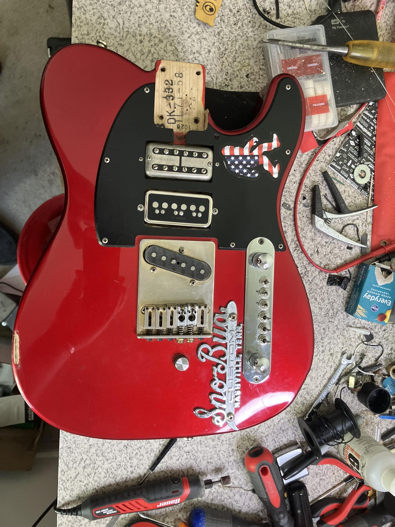 Lefty's self-built telecaster guitar with Lindy Fralin pickups