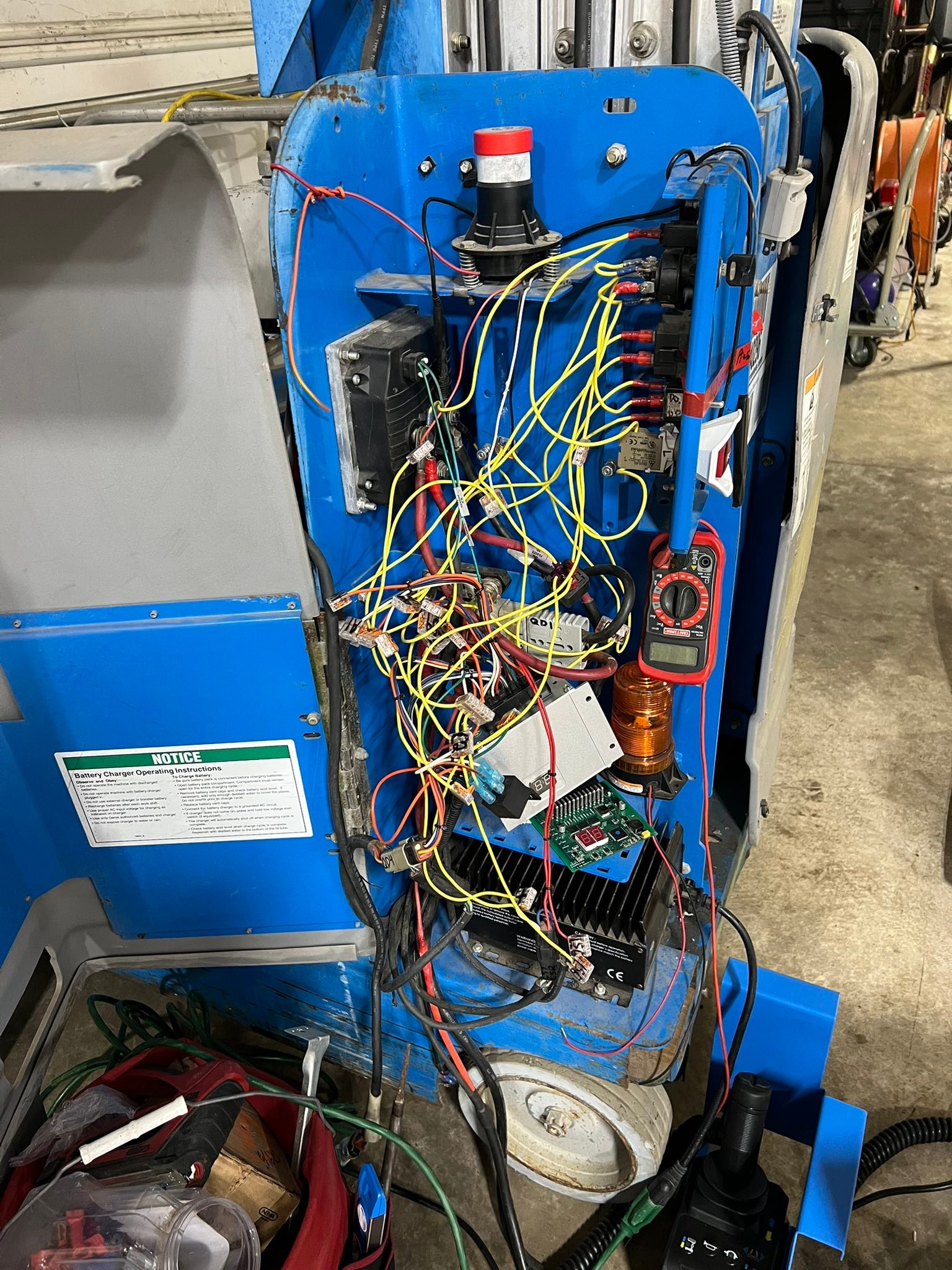 エラージャンクです。 Troubleshooting Genie scissor lift code 02 issue?