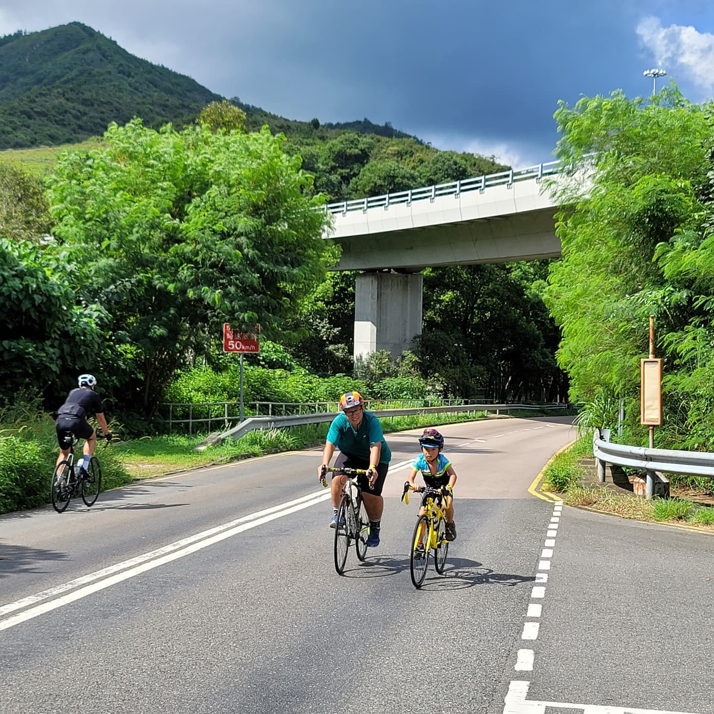 8月22號朝早 亂影 #翔東路... - 單車友逃加之旅 Hong Kong Cyclist in Vancouver