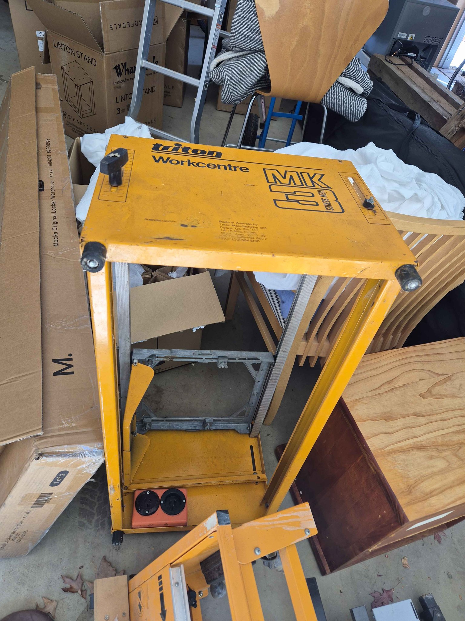 Triton RTA300 router table with stand - included with multiple routing ...