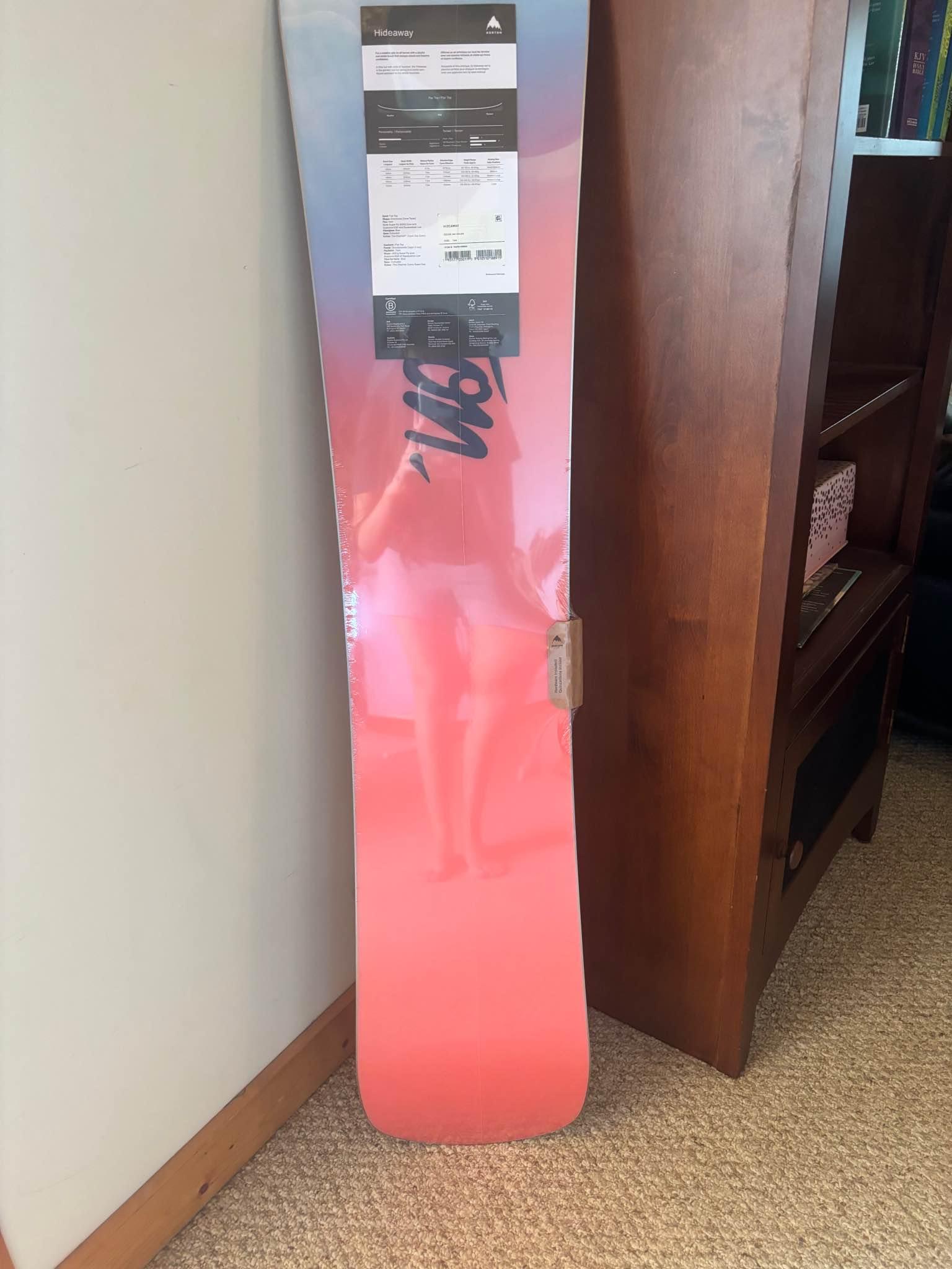 burton hideaway snowboard - women's 2024 Flat Top Winter 2026 Powerful and Precise Our Camber Bend encourages powerful turns and poppy precision Burton Hideaway Snowboard - Women's