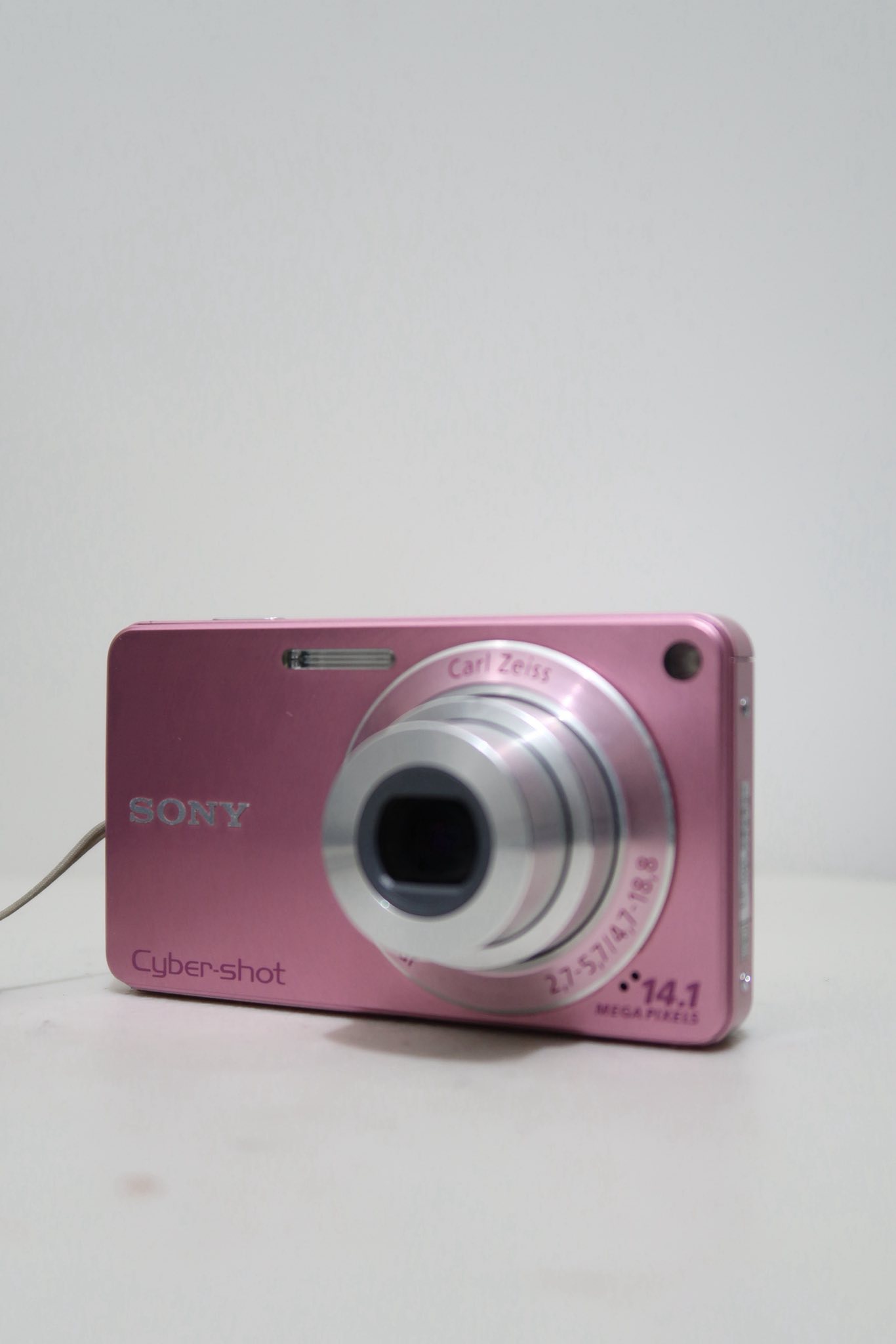 ?? SONY CYBER-SHOT W610 ?? Bringing back that iconic Y2K 