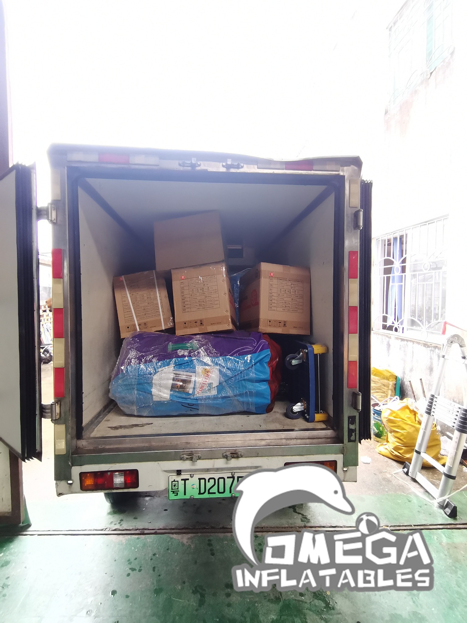 🥳🥳4 inflatables and 4 blowers... - Omega Inflatables Factory | Facebook