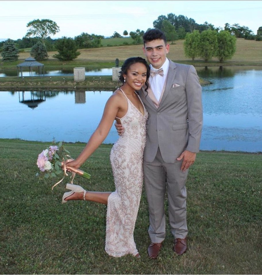 Pretty in pink! 🌸🤍💓 @serena.tayl0r looking gorgeous as always ☺️ thanks for tagging us! #prom2020 #postponedprom #prom #saveprom2020 #tagus @ The Prom Shoppe