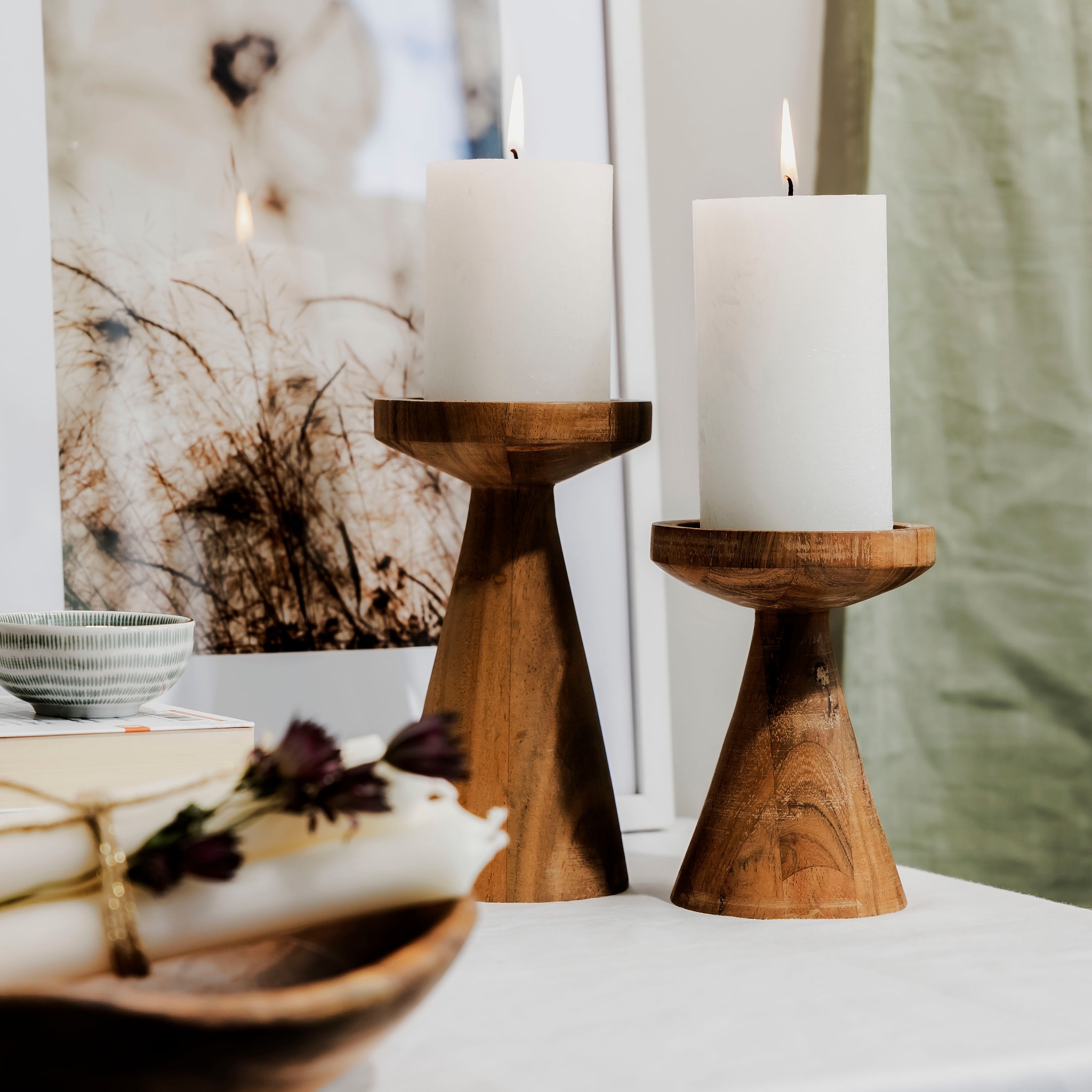 Nanu-Nana - So kommt Gemütlichkeit in deine vier Wände! Mit den Kerzenleuchtern aus Holz und den passenden Stumpenkerzen erschaffst du eine Wohlfühlatmosphäre, die zum Entspannen einlädt 🕯️ https://bit.ly/Dekoration-Kerzenstaender