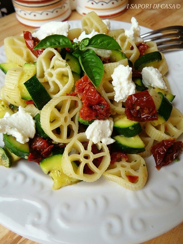 🍝 PASTA FREDDA CON ZUCCHINE POMODORI... - I Sapori di Casa