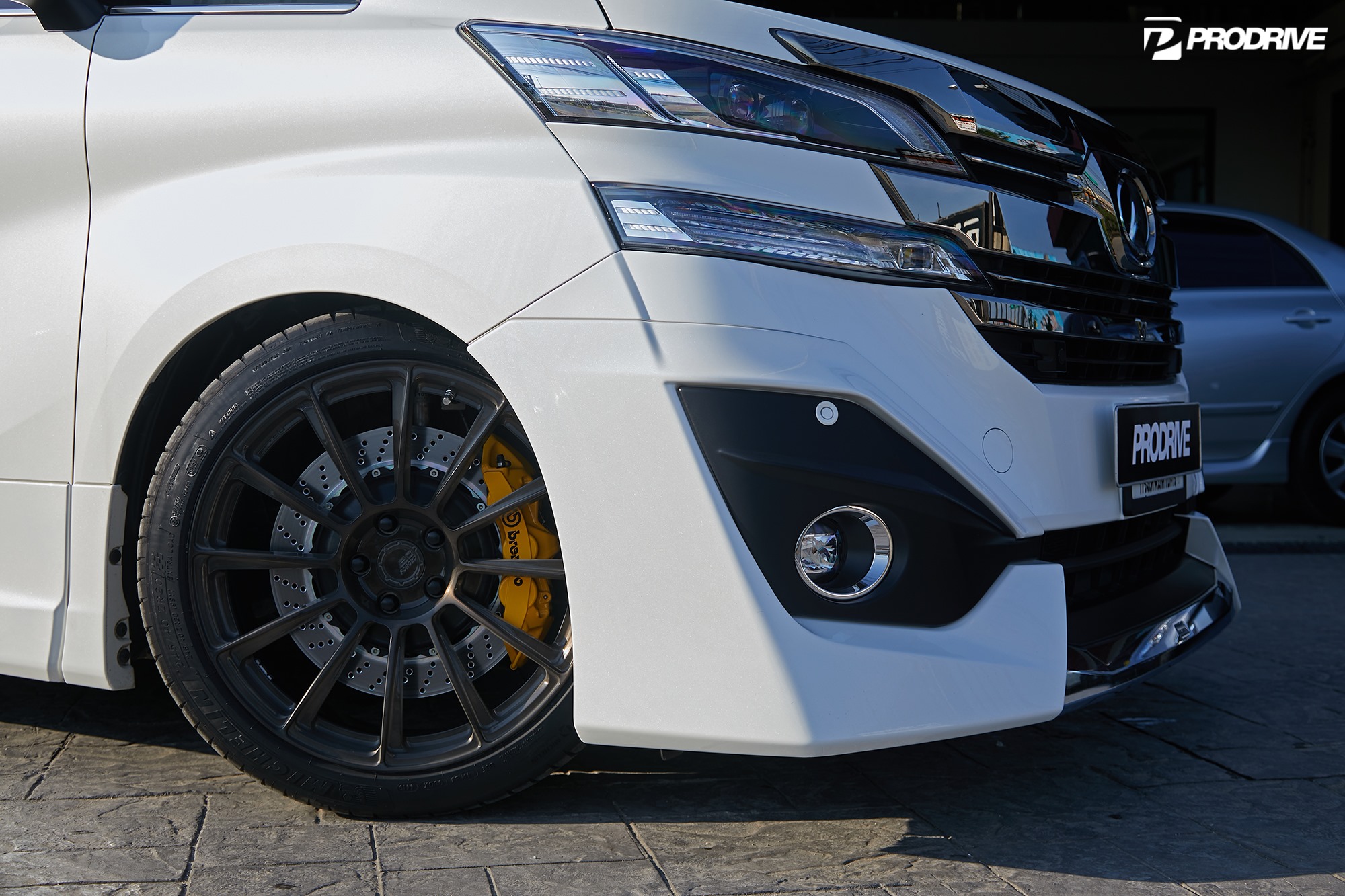 Prodrive - Toyota Vellfire ติดตั้ง ชุดเบรค Brembo GT... | Facebook