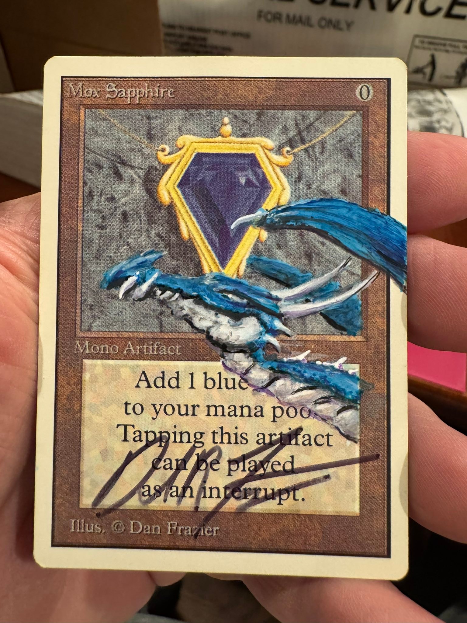 Dan Frazier signs Magic: The Gathering card The Mox Painter