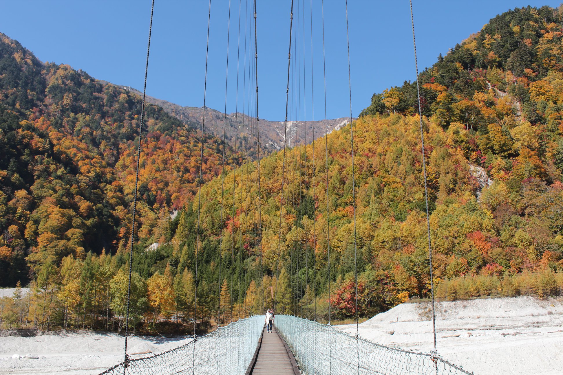 The Takase Ravine is one of Nagano's hidden autumn beauties. From