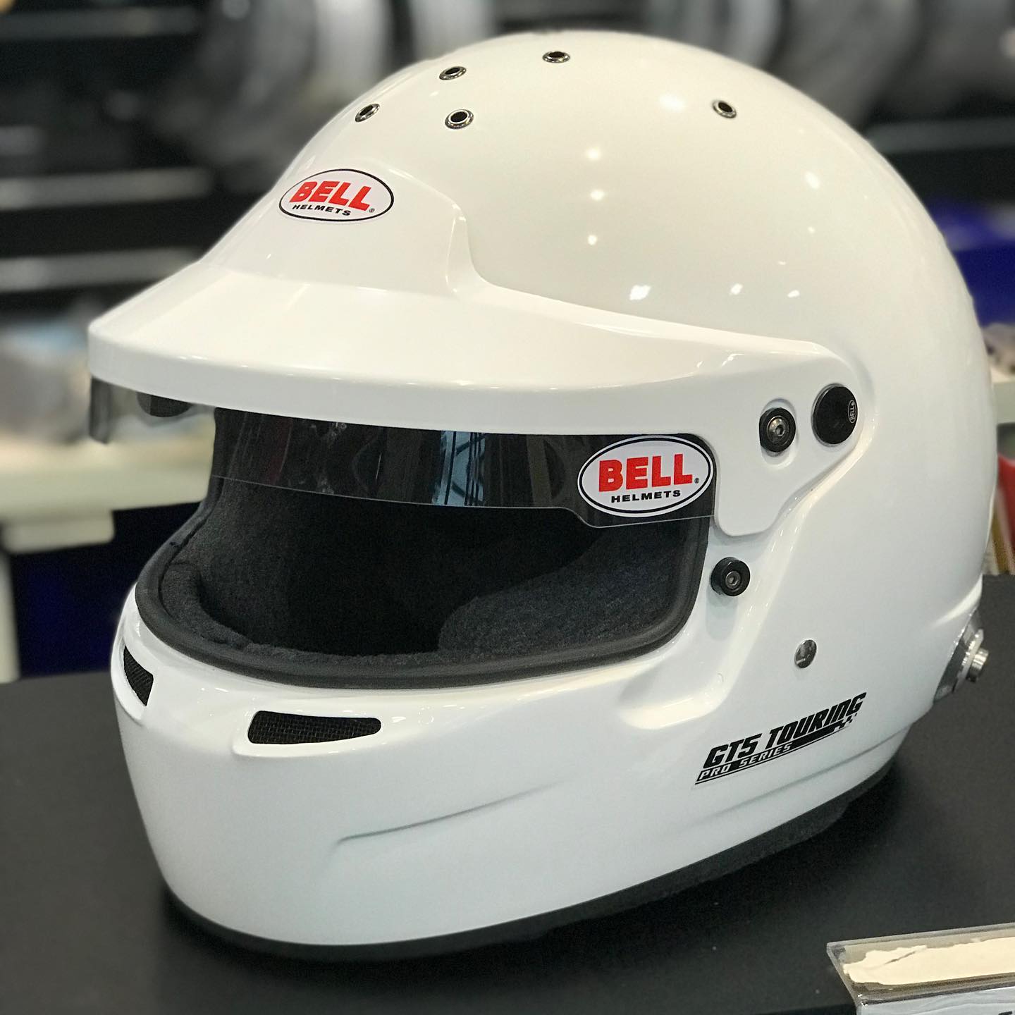 bell gt5 helmet Touring Small White 57 cm 1315001 Overview Application In The Box The Bell GT6 RD SHIELD SE05 3MM - Regular