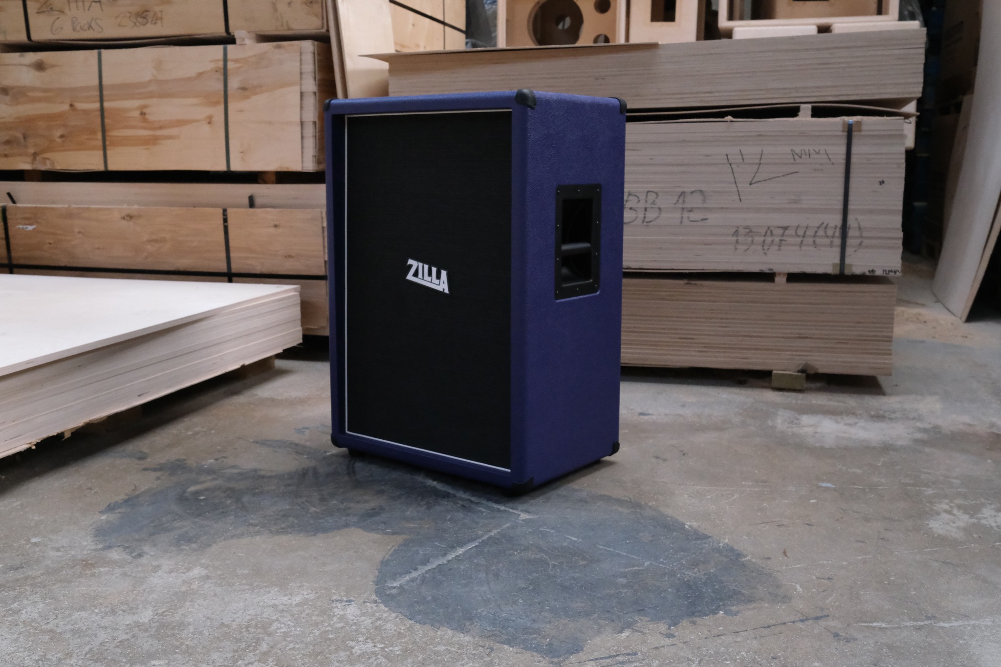Here we have a vertical Super Fatboy 2x12 in purple bronco with a