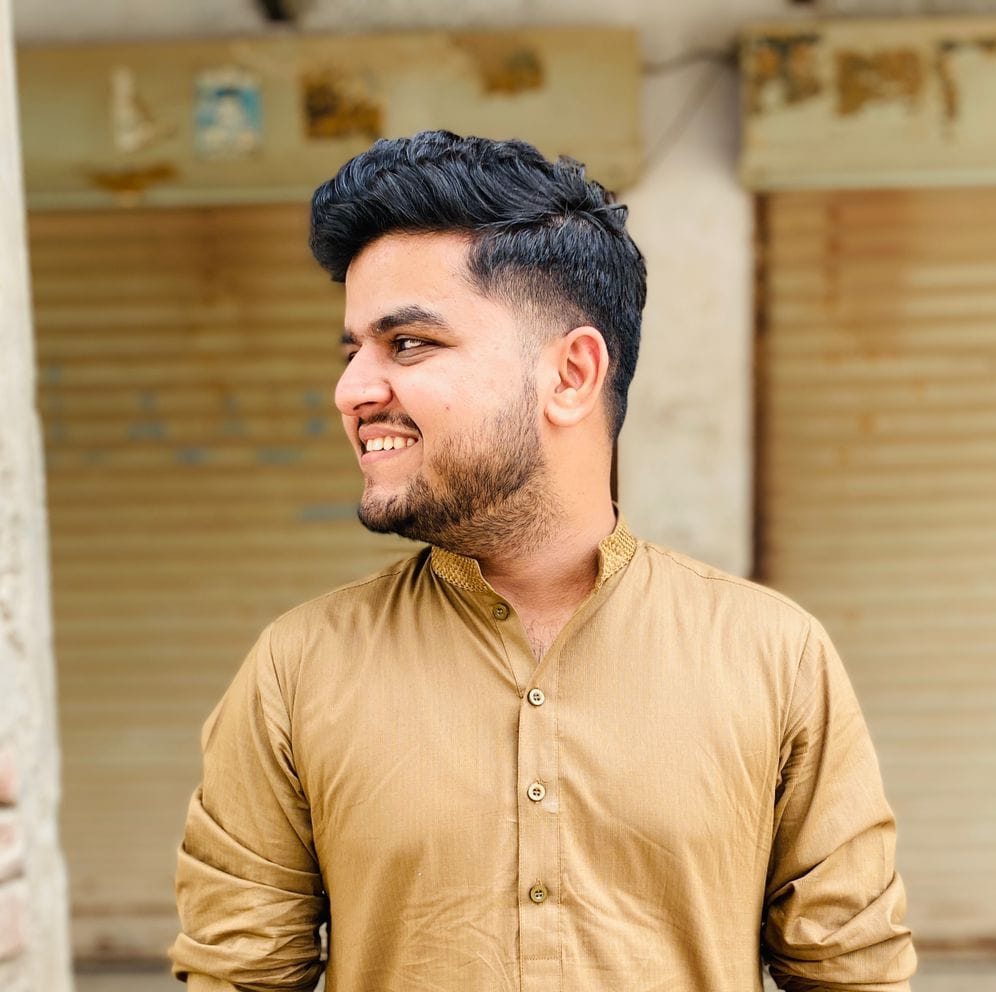 کشمیر کی سرد راتیں اور ہم چار دوست... شبِ تاریک میں لگائے تکیے اور دیار ...