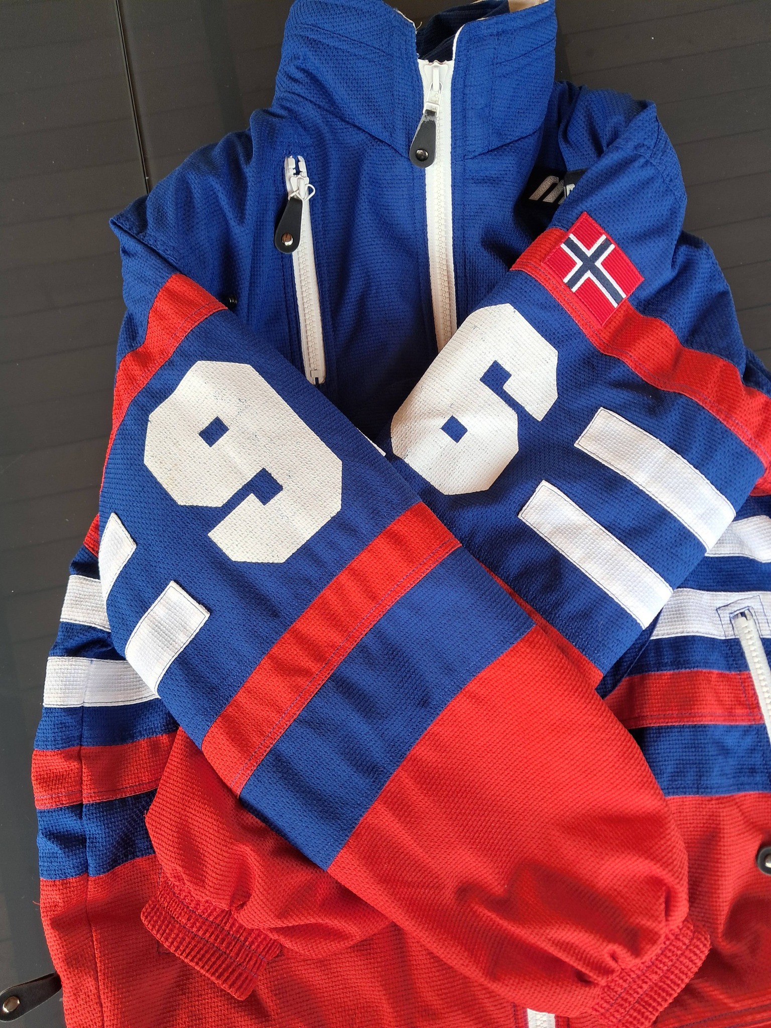 Identify vintage Mizuno ski jacket model?